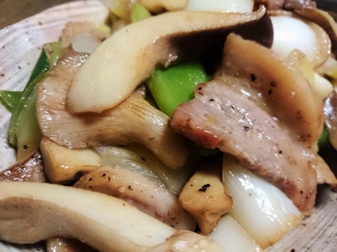 2a58caf4 s - 足太あわび茸と豚肉のソテー