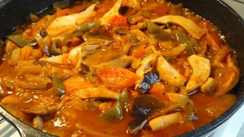 4ecd3a5e s - 足太あわび茸と豚肉のチリソース煮込み