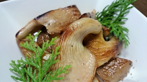8f23b575 s - 足太あわび茸のバター焼き